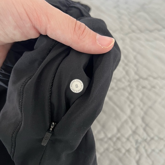Track That Lululemon 5” Short Size 8 - Picture 2 of 4